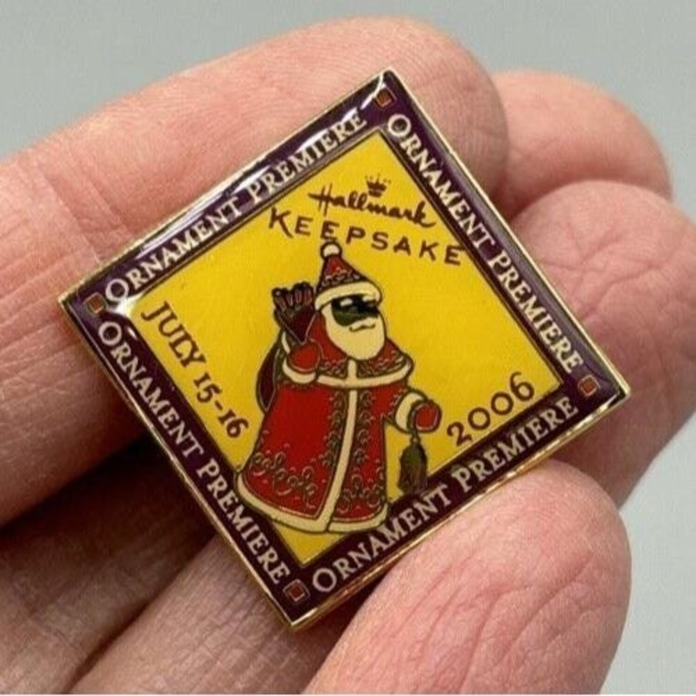 Hallmark Lapel‎ Pin 2006 Ornament Premiere